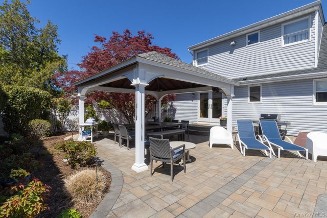 268 7th Avenue, Saint James, NY 11780