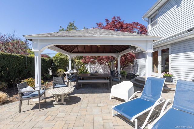 268 7th Avenue, Saint James, NY 11780