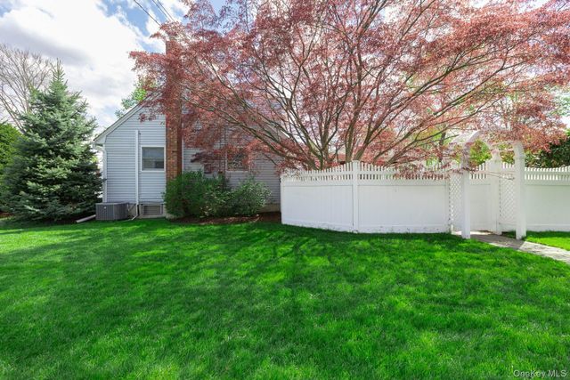 268 7th Avenue, Saint James, NY 11780