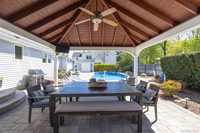 268 7th Avenue, Saint James, NY 11780