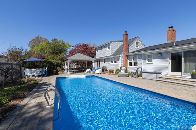 268 7th Avenue, Saint James, NY 11780