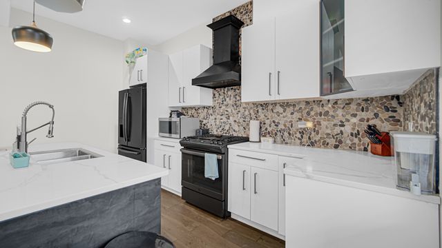 6511 S Evans Avenue, Chicago, IL 60637