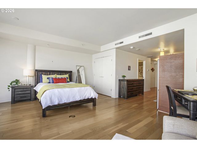 3601 S RIVER Pkwy 2202, Portland, OR 97239