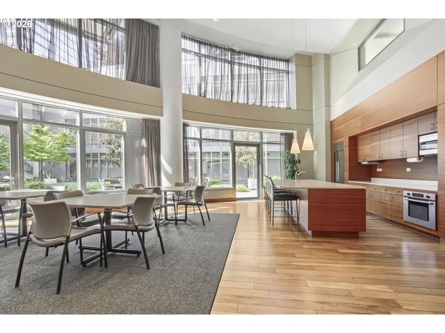 3601 S RIVER Pkwy 2202, Portland, OR 97239