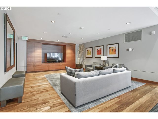 3601 S RIVER Pkwy 2202, Portland, OR 97239