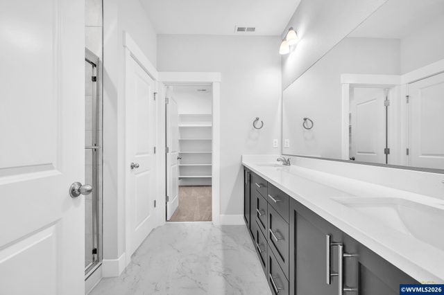 781 Riley Dr, Silverton, OR 97381