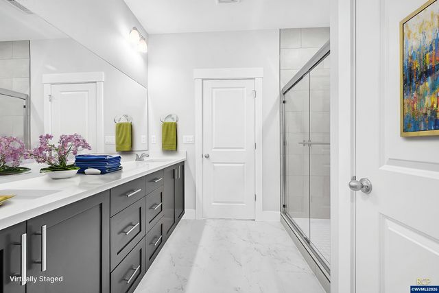 781 Riley Dr, Silverton, OR 97381