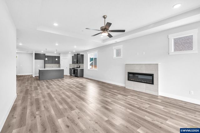 781 Riley Dr, Silverton, OR 97381