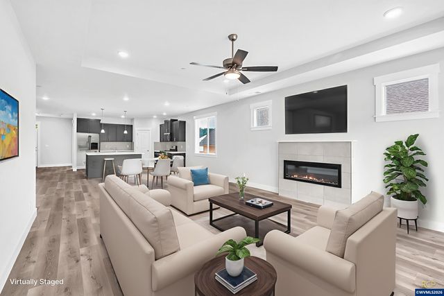 781 Riley Dr, Silverton, OR 97381