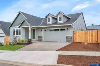 781 Riley Dr, Silverton, OR 97381