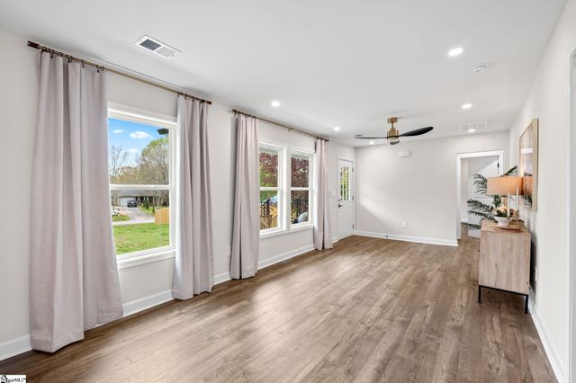 924 Mcabee Road, Spartanburg, SC 29306