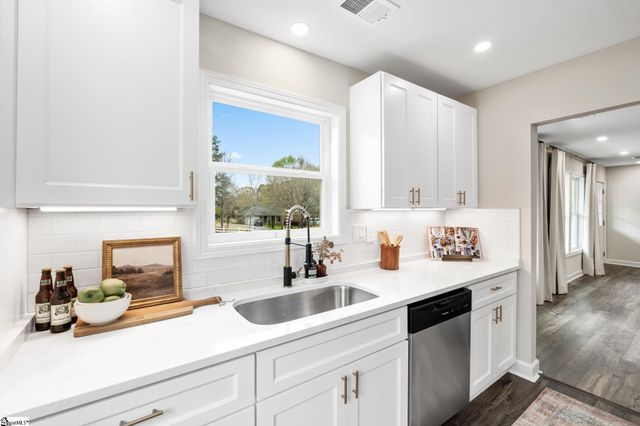 924 Mcabee Road, Spartanburg, SC 29306