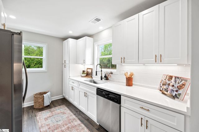 924 Mcabee Road, Spartanburg, SC 29306