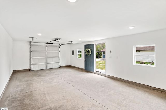 924 Mcabee Road, Spartanburg, SC 29306