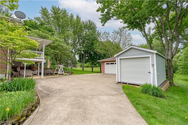 11385 William Penn Avenue NE, Hartville, OH 44632