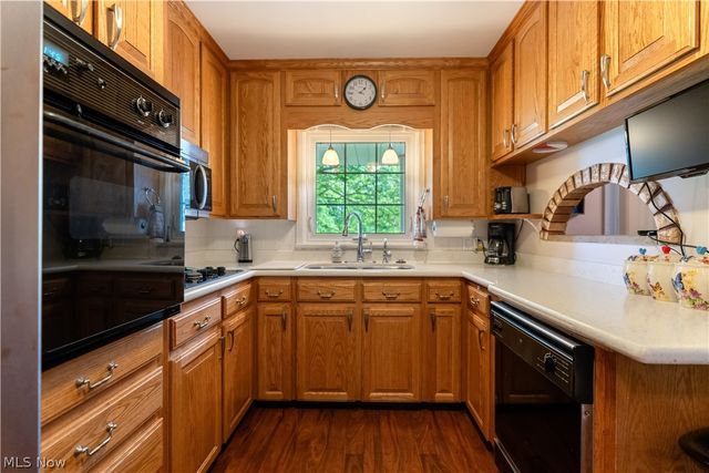 11385 William Penn Avenue NE, Hartville, OH 44632