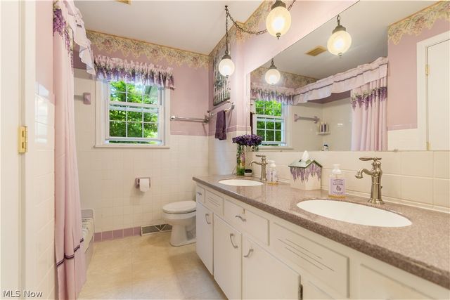 11385 William Penn Avenue NE, Hartville, OH 44632