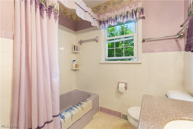 11385 William Penn Avenue NE, Hartville, OH 44632