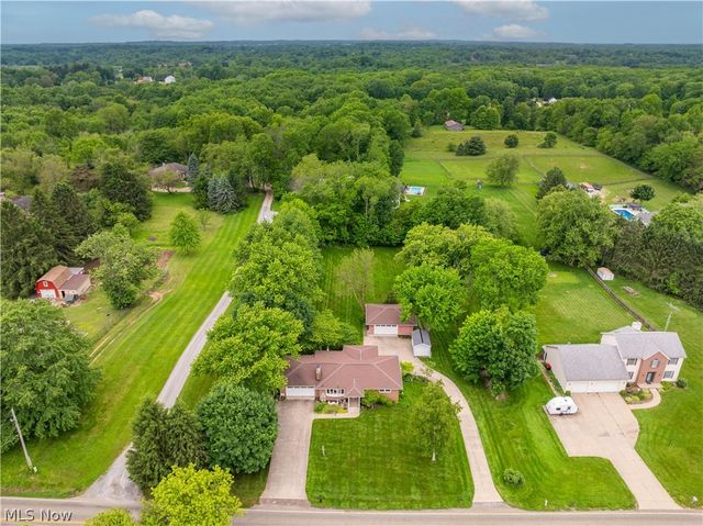 11385 William Penn Avenue NE, Hartville, OH 44632