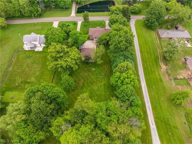 11385 William Penn Avenue NE, Hartville, OH 44632