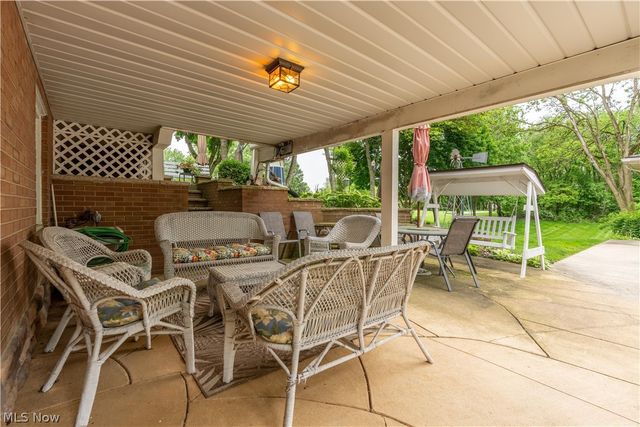 11385 William Penn Avenue NE, Hartville, OH 44632