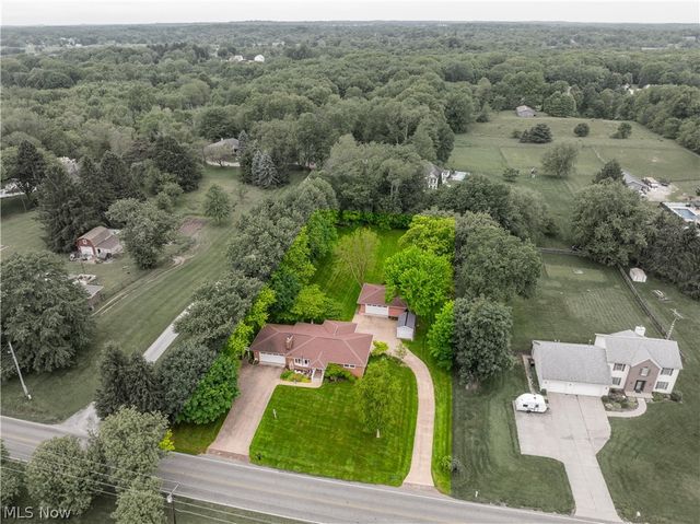 11385 William Penn Avenue NE, Hartville, OH 44632