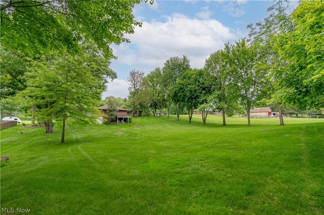 11385 William Penn Avenue NE, Hartville, OH 44632