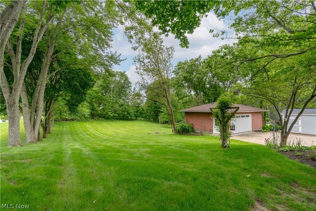 11385 William Penn Avenue NE, Hartville, OH 44632