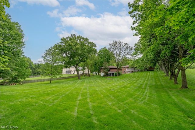 11385 William Penn Avenue NE, Hartville, OH 44632