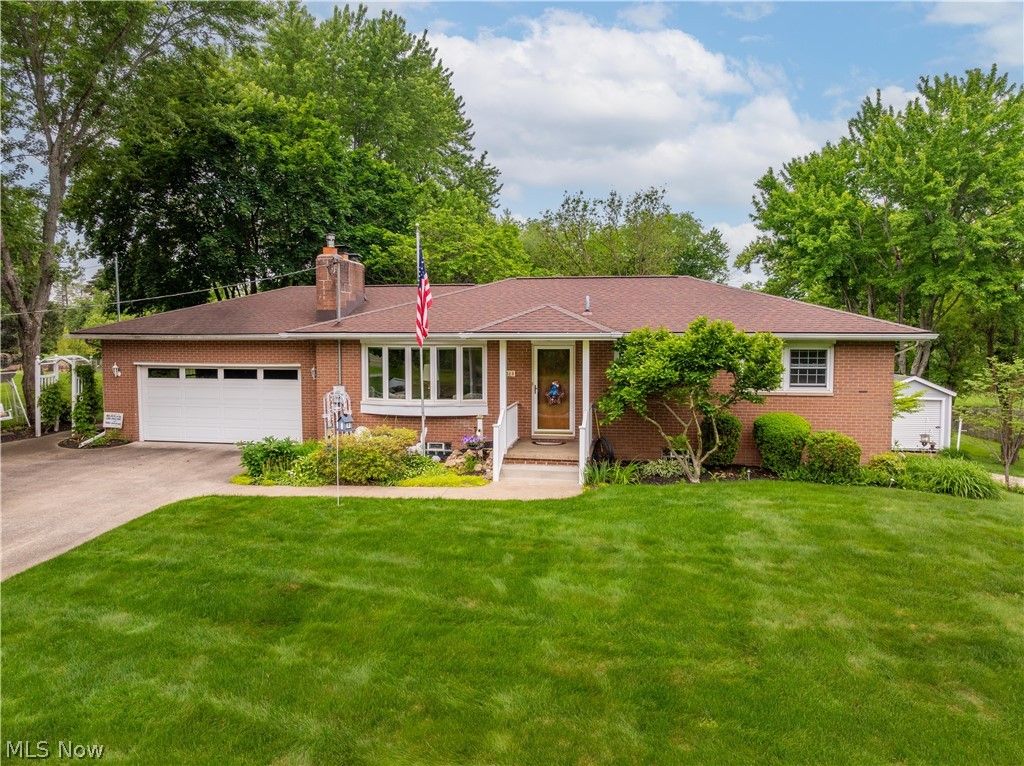 11385 William Penn Avenue NE, Hartville, OH 44632
