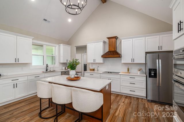 615 Sandycrest Drive, Cherryville, NC 28021