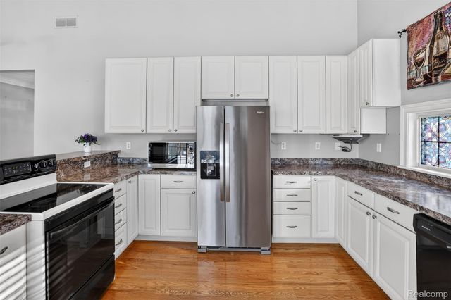 1449 Coutant Street, Flushing, MI 48433