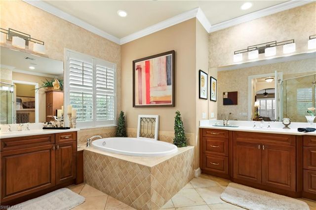5038 Rustic Oaks CIR, Naples, FL 34105