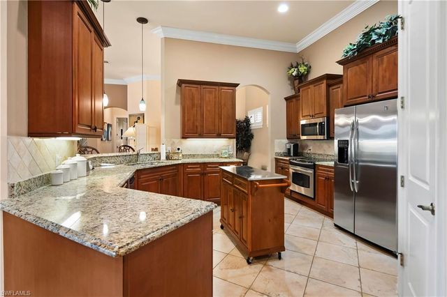 5038 Rustic Oaks CIR, Naples, FL 34105