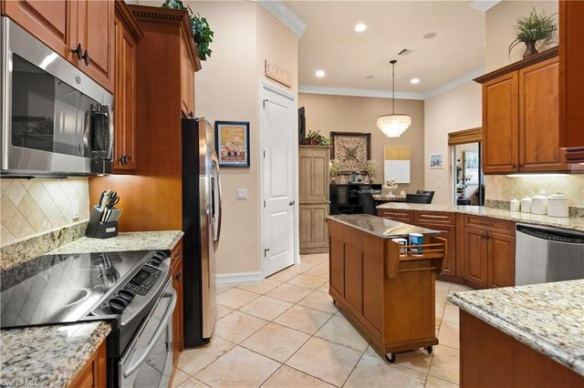 5038 Rustic Oaks CIR, Naples, FL 34105