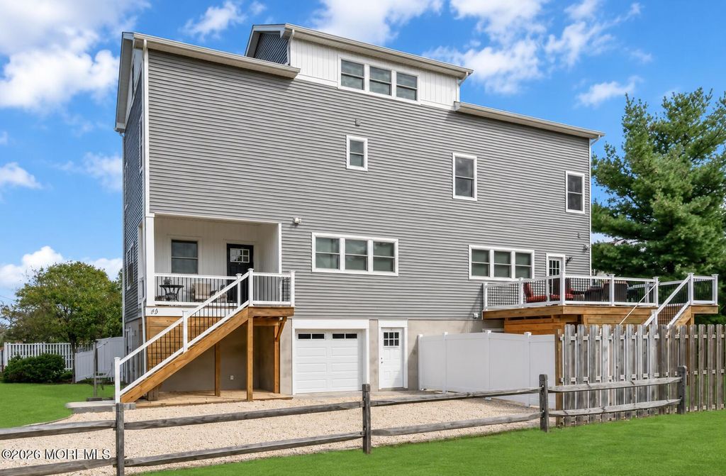 46 Hudson Avenue, Middletown, NJ 07748