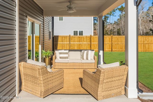 228 S Bandwheel Way, Hampstead, NC 28443