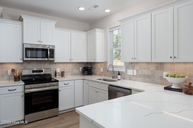 228 S Bandwheel Way, Hampstead, NC 28443