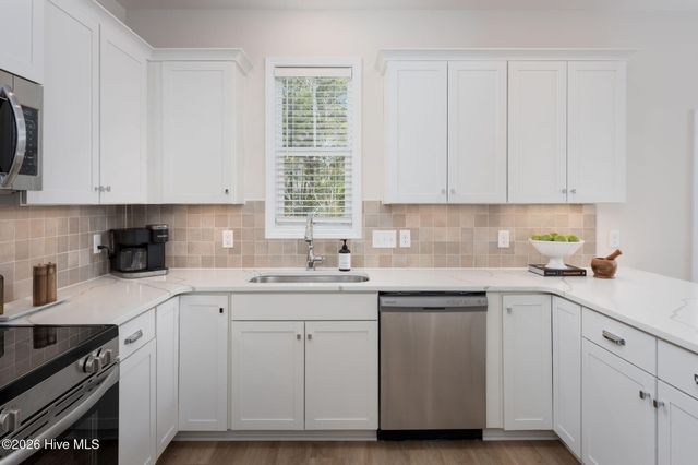 228 S Bandwheel Way, Hampstead, NC 28443