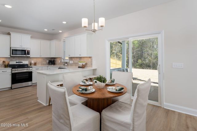 228 S Bandwheel Way, Hampstead, NC 28443