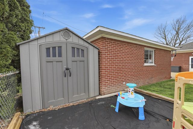 18765 Dale Avenue, Allen Park, MI 48101