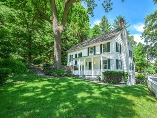 150 Main Street, Roslyn, NY 11576