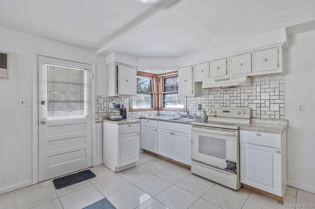 140 Seaman Neck Road, Dix Hills, NY 11746