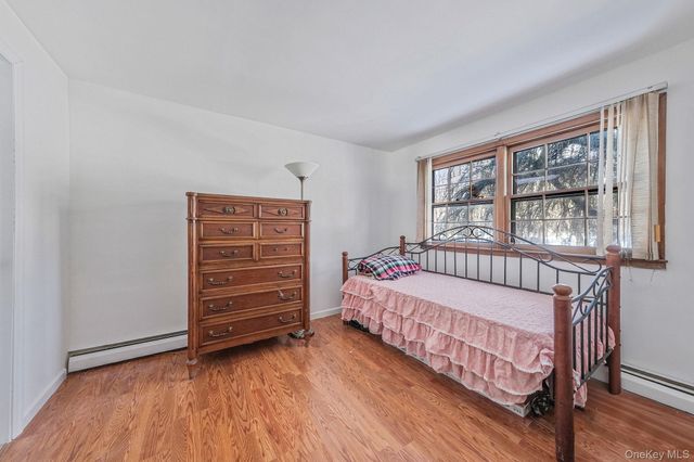 140 Seaman Neck Road, Dix Hills, NY 11746