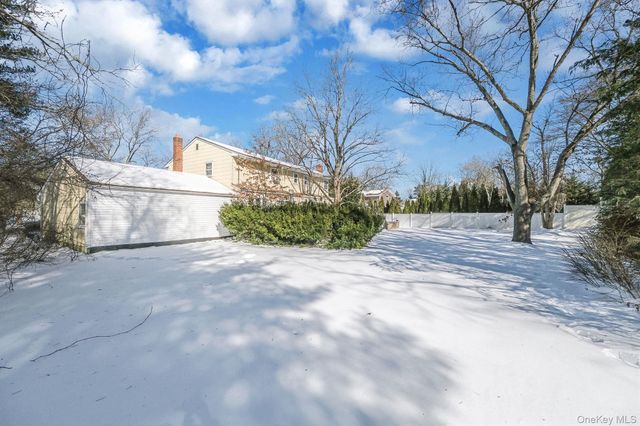 140 Seaman Neck Road, Dix Hills, NY 11746