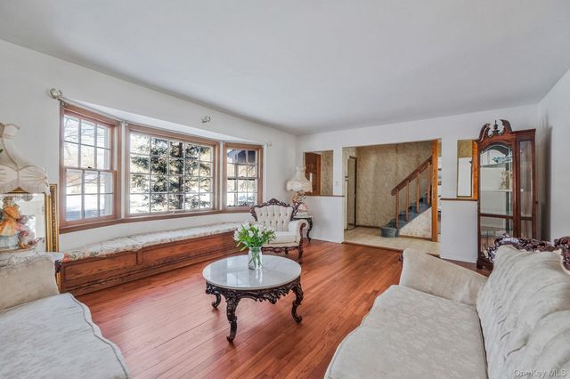 140 Seaman Neck Road, Dix Hills, NY 11746