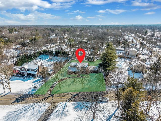 140 Seaman Neck Road, Dix Hills, NY 11746