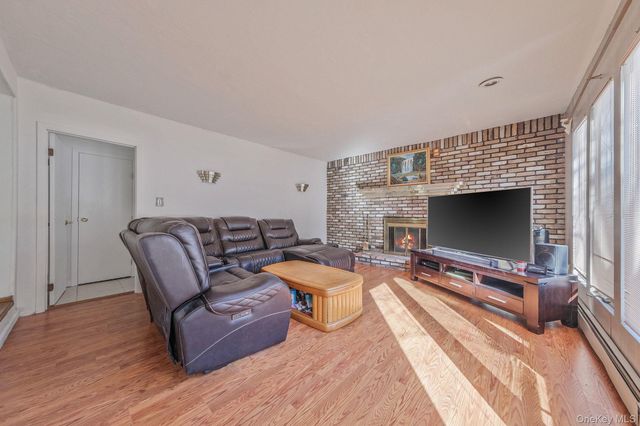 140 Seaman Neck Road, Dix Hills, NY 11746