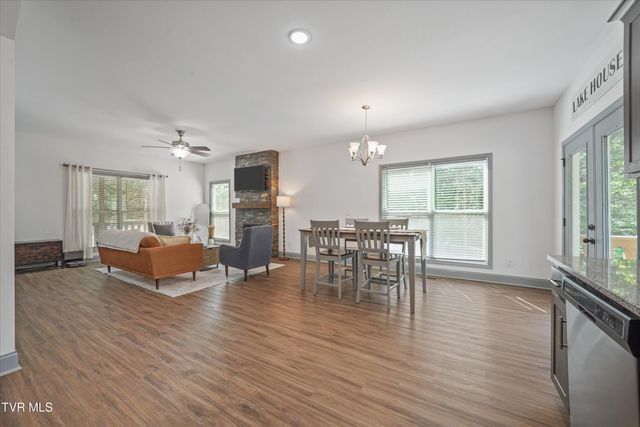 1925 Harbor Lane, Dandridge, TN 37725