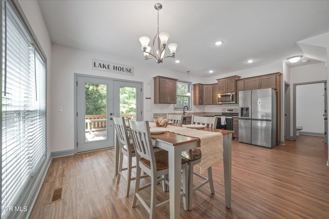 1925 Harbor Lane, Dandridge, TN 37725